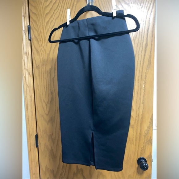 ASOS PULL ON BLACK PENCIL SKIRT WITH BACK SLIT - SIZE 2 - EUC - Picture 5 of 5